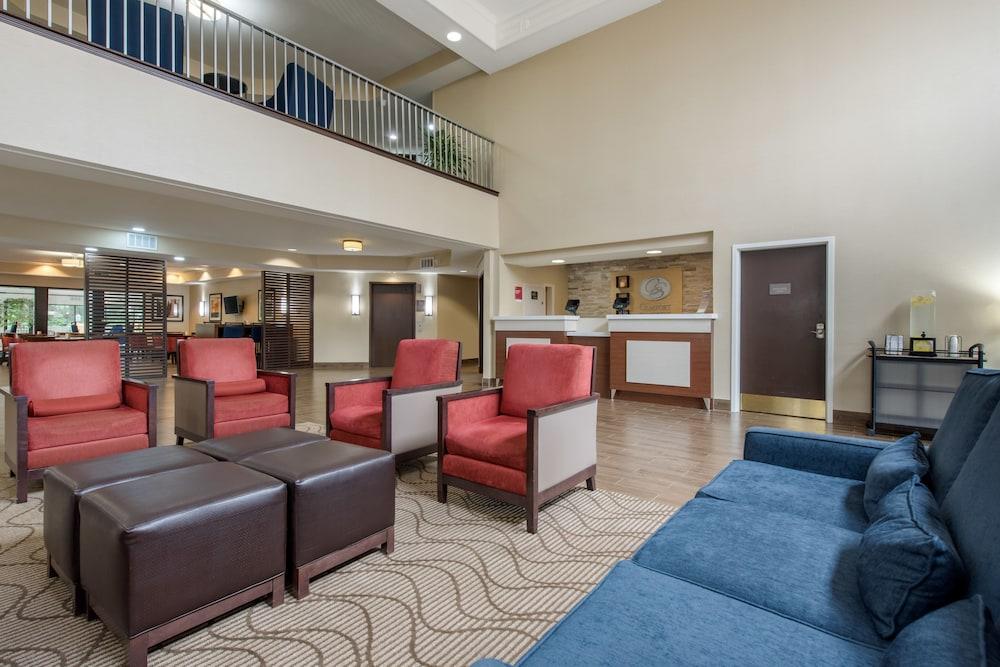 Comfort Suites Lafayette University Area Exterior photo
