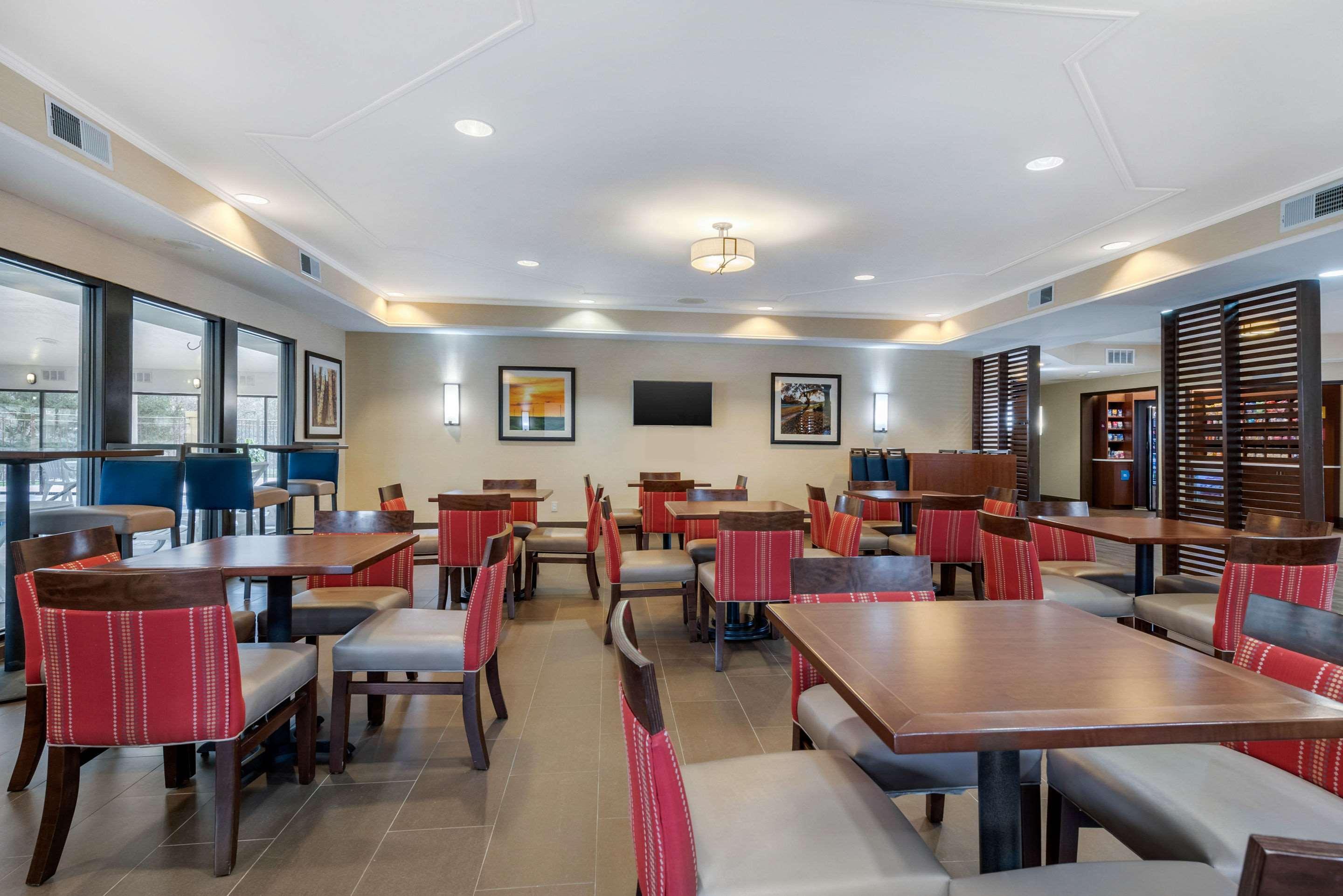 Comfort Suites Lafayette University Area Exterior photo