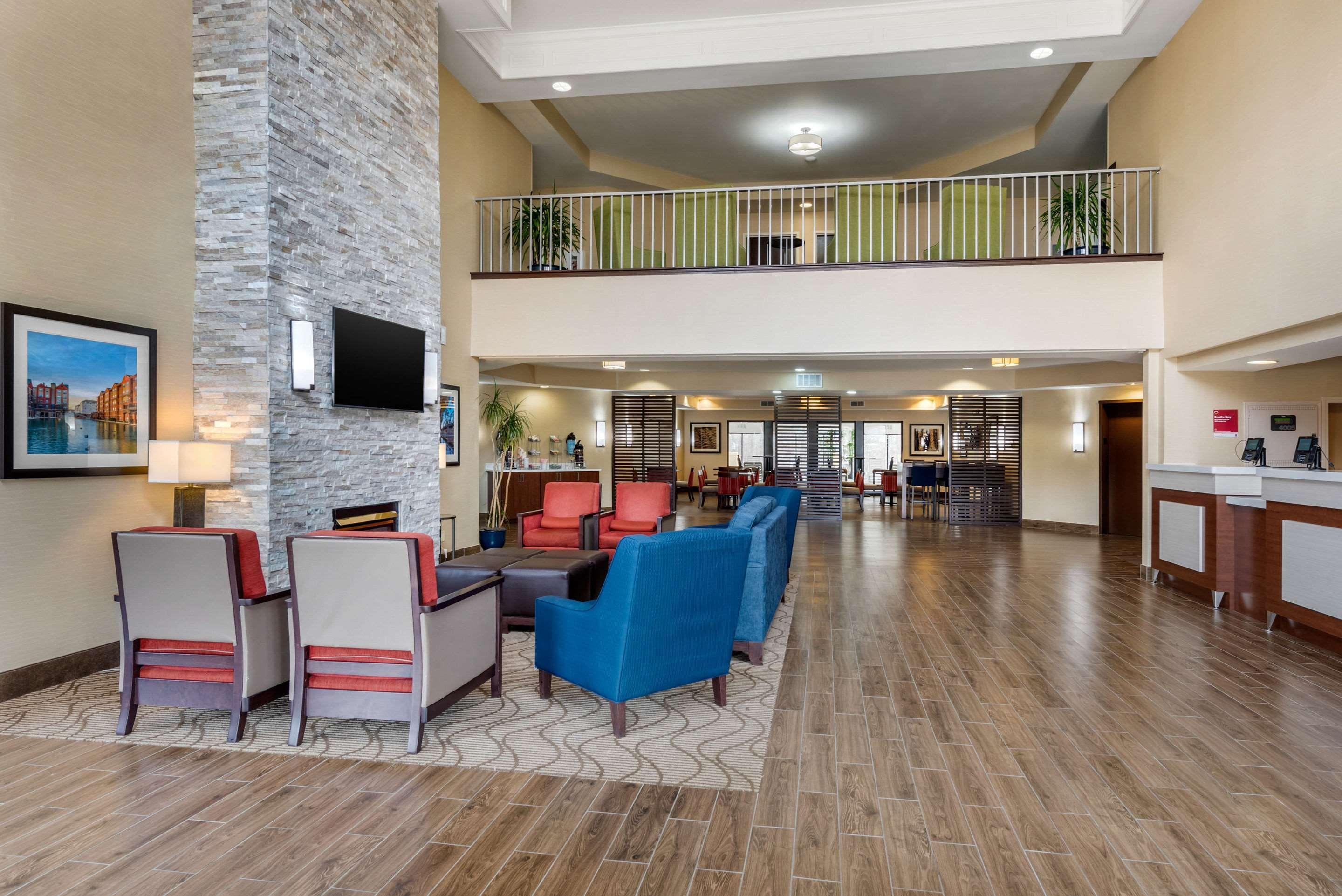 Comfort Suites Lafayette University Area Exterior photo